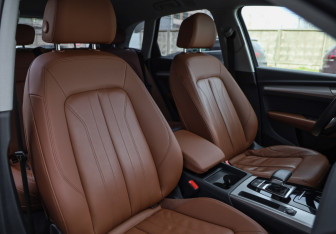 Подержанный автомобиль Audi Q5 2021 года (27 фото)