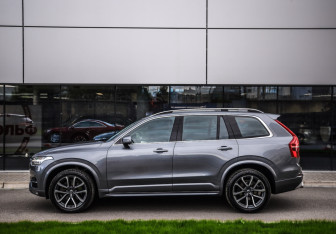 Подержанный автомобиль Volvo XC90 2019 года (9 фото)