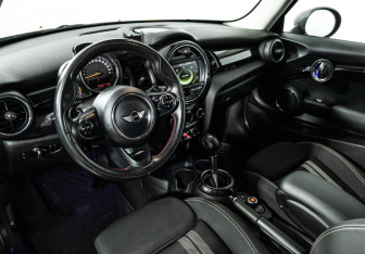 Подержанный автомобиль MINI Hatch 2014 года (11 фото)