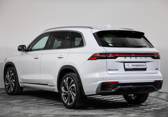 Подержанный автомобиль Geely Monjaro 2024 года (7 фото)