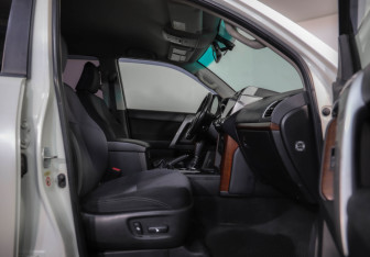 Подержанный автомобиль Toyota Land Cruiser Prado 2014 года (27 фото)