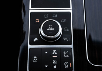 Подержанный автомобиль Land Rover Range Rover 2016 года (17 фото)