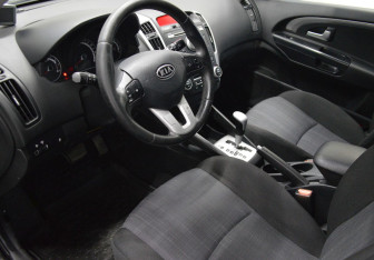 Подержанный автомобиль Kia Ceed Wagon 2010 года (10 фото)