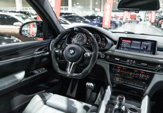 Подержанный автомобиль BMW X6 M 2017 года (21 фото)