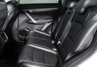 Подержанный автомобиль Geely Atlas Pro 2023 года (10 фото)