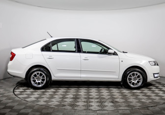 Подержанный автомобиль Skoda Rapid Liftback 2016 года (4 фото)