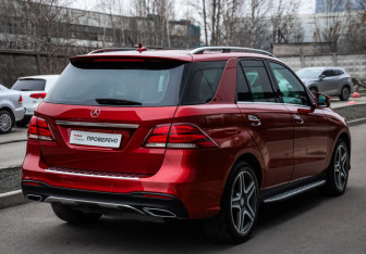 Подержанный автомобиль Mercedes-Benz GLE 2016 года (7 фото)