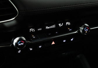 Подержанный автомобиль Mazda 3 Hatchback 2019 года (19 фото)