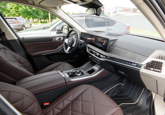 Подержанный автомобиль BMW X5 2024 года (12 фото)