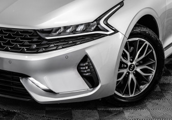 Подержанный автомобиль Kia K5 2021 года (2 фото)