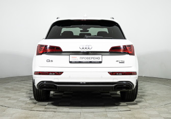 Подержанный автомобиль Audi Q5 2021 года (6 фото)
