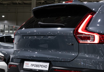 Подержанный автомобиль Volvo XC40 2019 года (7 фото)