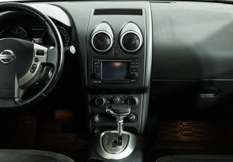 Подержанный автомобиль Nissan Qashqai 2011 года (14 фото)