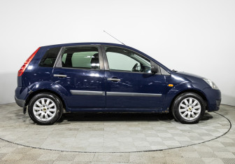 Подержанный автомобиль Ford Fiesta Hatchback 2008 года (4 фото)