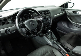 Подержанный автомобиль Volkswagen Jetta Sedan 2014 года (11 фото)