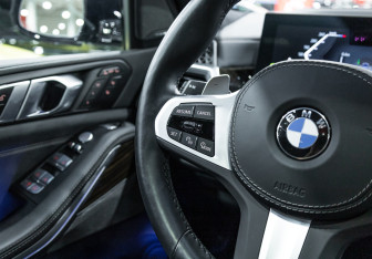 Подержанный автомобиль BMW X7 2023 года (38 фото)