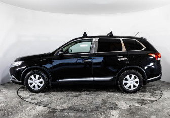 Подержанный автомобиль Mitsubishi Outlander 2016 года (8 фото)
