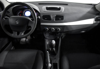 Подержанный автомобиль Renault Fluence 2013 года (13 фото)