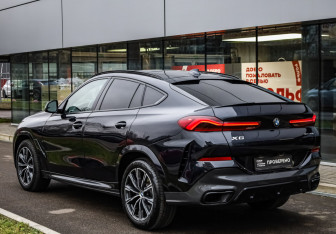 Подержанный автомобиль BMW X6 2019 года (9 фото)