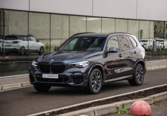 Подержанный автомобиль BMW X5 2020 года (3 фото)