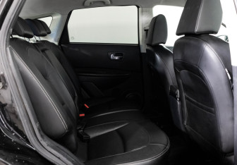 Подержанный автомобиль Nissan Qashqai 2007 года (16 фото)