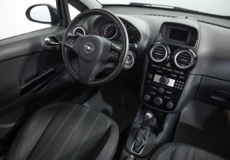 Подержанный автомобиль Opel Corsa 2013 года (8 фото)