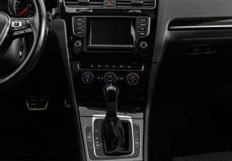 Подержанный автомобиль Volkswagen Golf Hatchback 2013 года (13 фото)