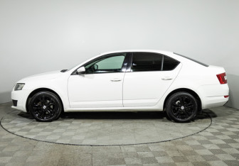 Подержанный автомобиль Skoda Octavia Liftback 2015 года (8 фото)