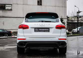 Подержанный автомобиль Porsche Cayenne 2014 года (7 фото)