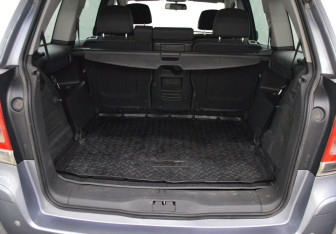 Подержанный автомобиль Opel Zafira Compactvan 2011 года (17 фото)