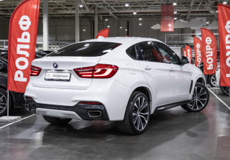 Подержанный автомобиль BMW X6 2016 года (9 фото)