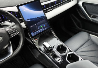 Подержанный автомобиль Geely Atlas 2024 года (14 фото)