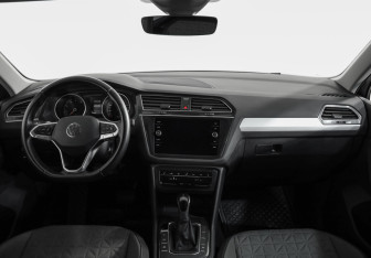 Подержанный автомобиль Volkswagen Tiguan 2020 года (10 фото)