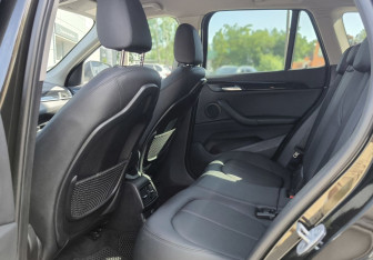 Подержанный автомобиль BMW X1 2017 года (16 фото)