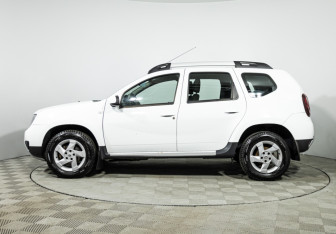 Подержанный автомобиль Renault Duster 2017 года (8 фото)