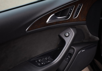Подержанный автомобиль Audi A6 Sedan 2013 года (24 фото)