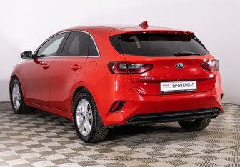 Подержанный автомобиль Kia Ceed Hatchback 2019 года (17 фото)