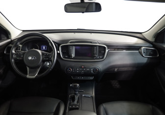 Подержанный автомобиль Kia Sorento 2016 года (8 фото)