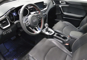 Подержанный автомобиль Kia Ceed Wagon 2019 года (10 фото)