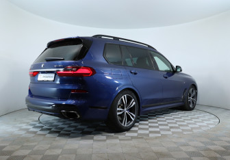 Подержанный автомобиль BMW X7 2020 года (5 фото)