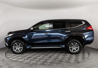 Подержанный автомобиль Mitsubishi Pajero Sport 2018 года (8 фото)