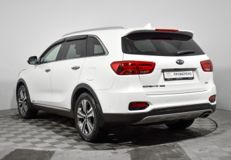 Подержанный автомобиль Kia Sorento 2019 года (7 фото)