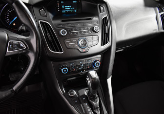 Подержанный автомобиль Ford Focus Hatchback 2017 года (19 фото)