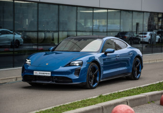 Подержанный автомобиль Porsche Taycan 2020 года (3 фото)