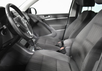 Подержанный автомобиль Volkswagen Tiguan 2012 года (10 фото)