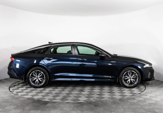 Подержанный автомобиль Kia K5 2021 года (5 фото)