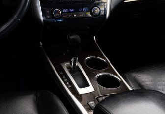 Подержанный автомобиль Nissan Teana 2015 года (11 фото)