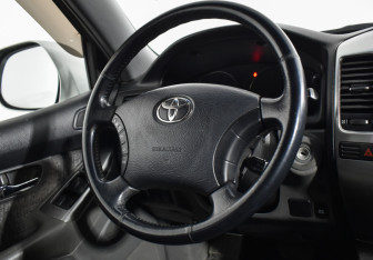 Подержанный автомобиль Toyota Land Cruiser Prado 2008 года (14 фото)