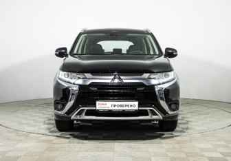 Подержанный автомобиль Mitsubishi Outlander 2022 года (2 фото)