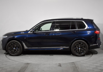 Подержанный автомобиль BMW X7 2021 года (8 фото)